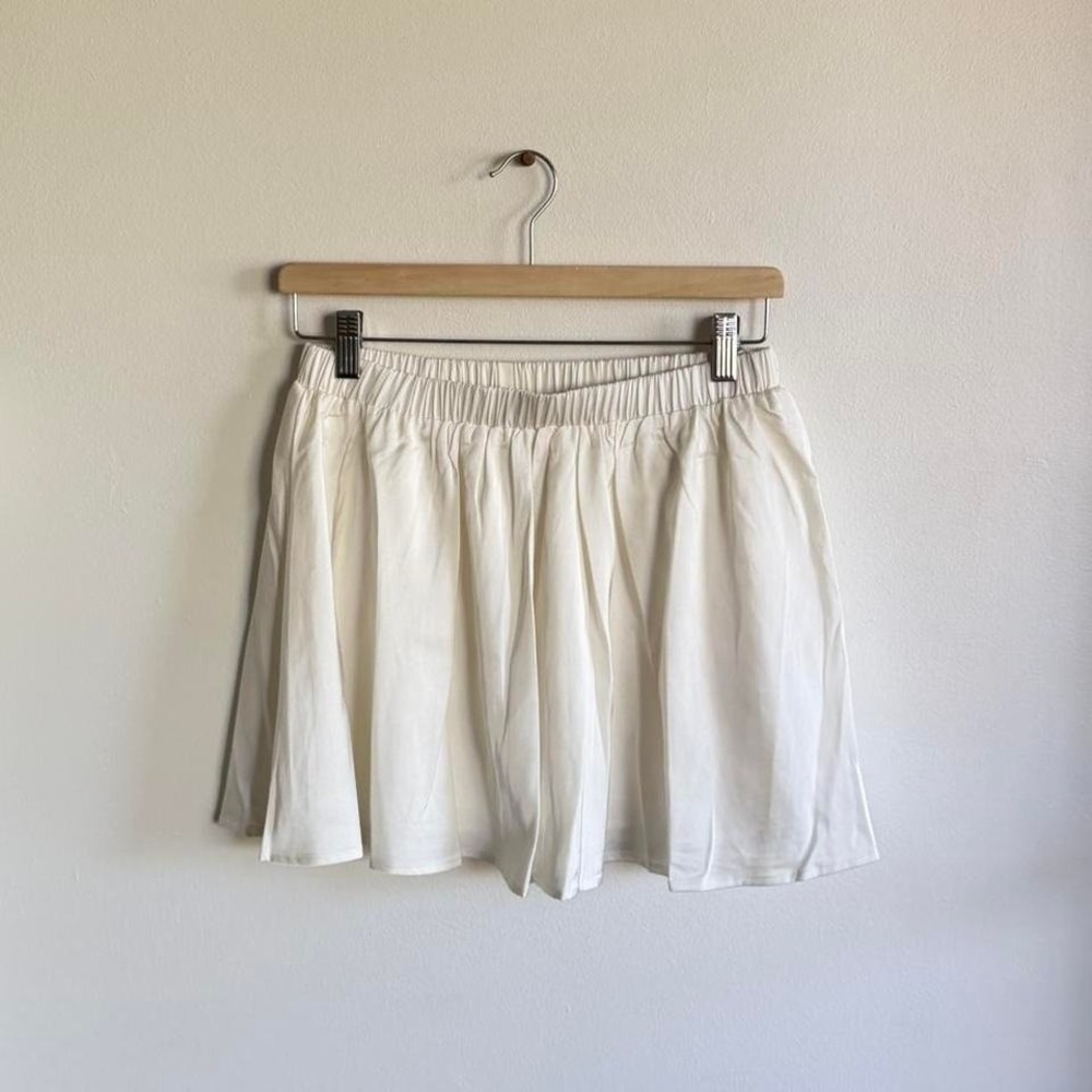 MABLE White Flowy Mini Skirt Size M | Elastic Waist A-Line Lined Summer Skirt